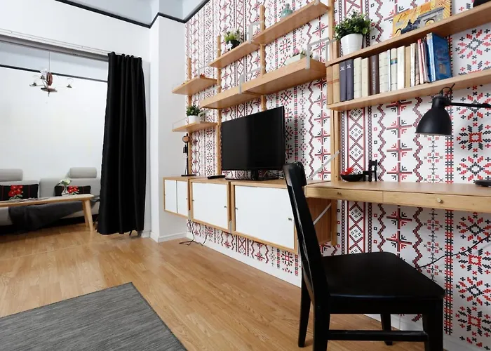 Traditional Modern 3 Bedroom Apartment In Center