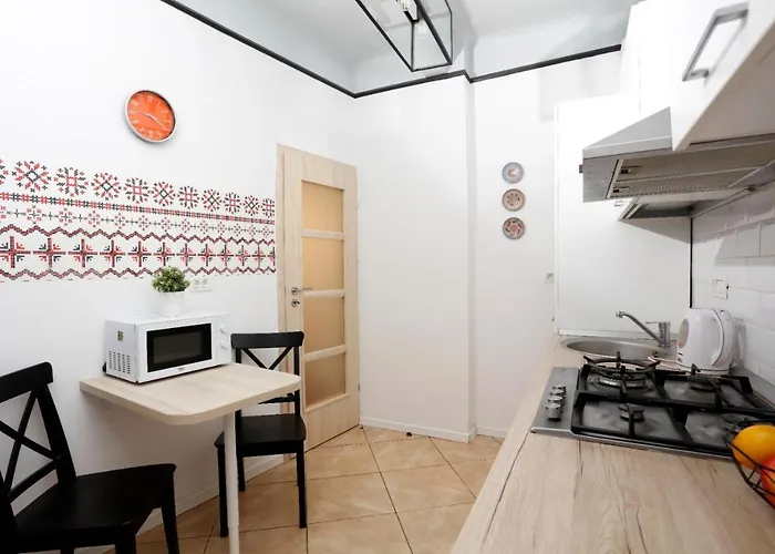 Traditional Modern 3 Bedroom Apartment In Center