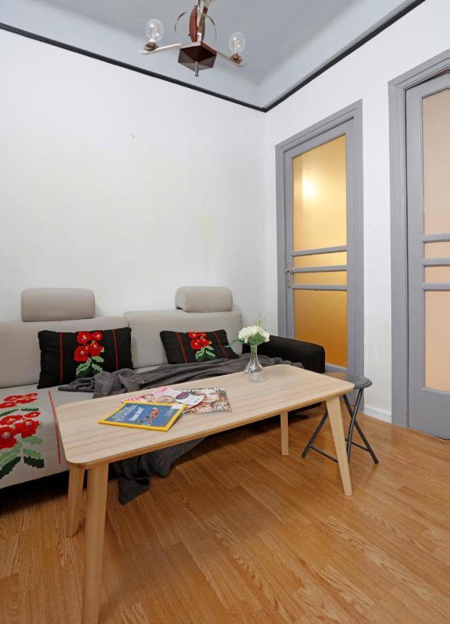 Traditional Modern 3 Bedroom In Center Bucharest