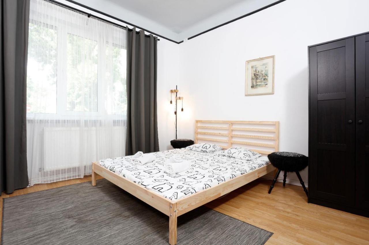 Traditional Modern 3 Bedroom In Center Bucharest
