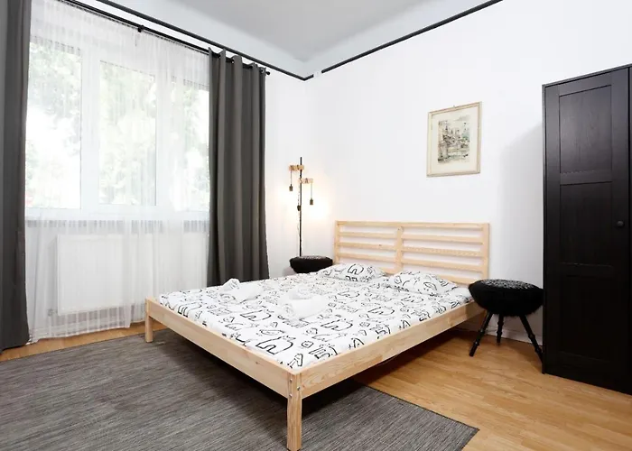 Traditional Modern 3 Bedroom Apartment In Center