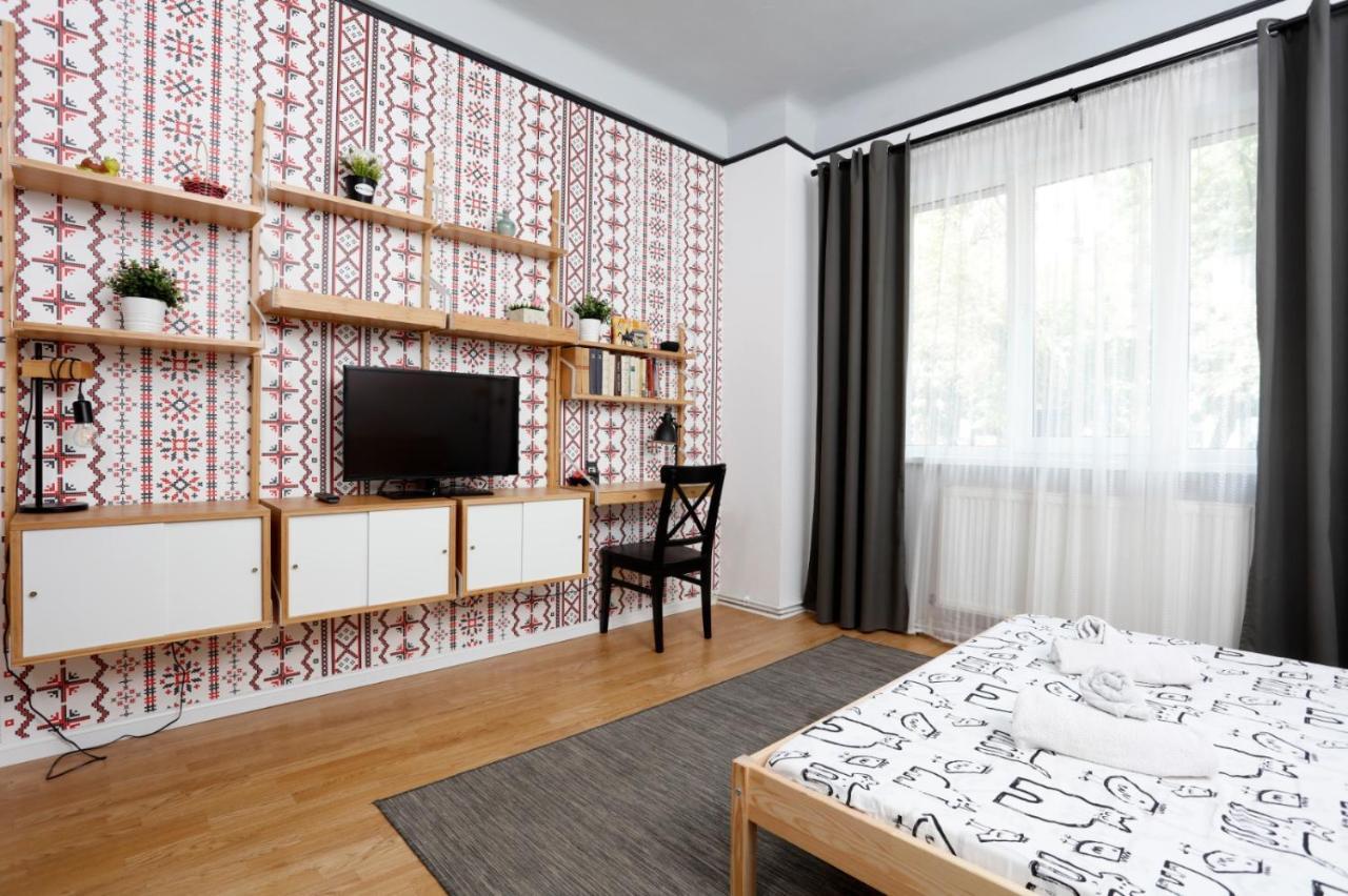 Traditional Modern 3 Bedroom In Center Bucarest
