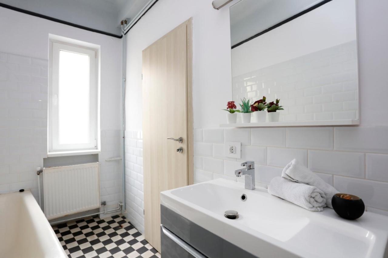 Traditional Modern 3 Bedroom In Center Appartamento Bucarest